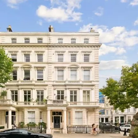 2 Bedroom Luxury Flat In South Kensington